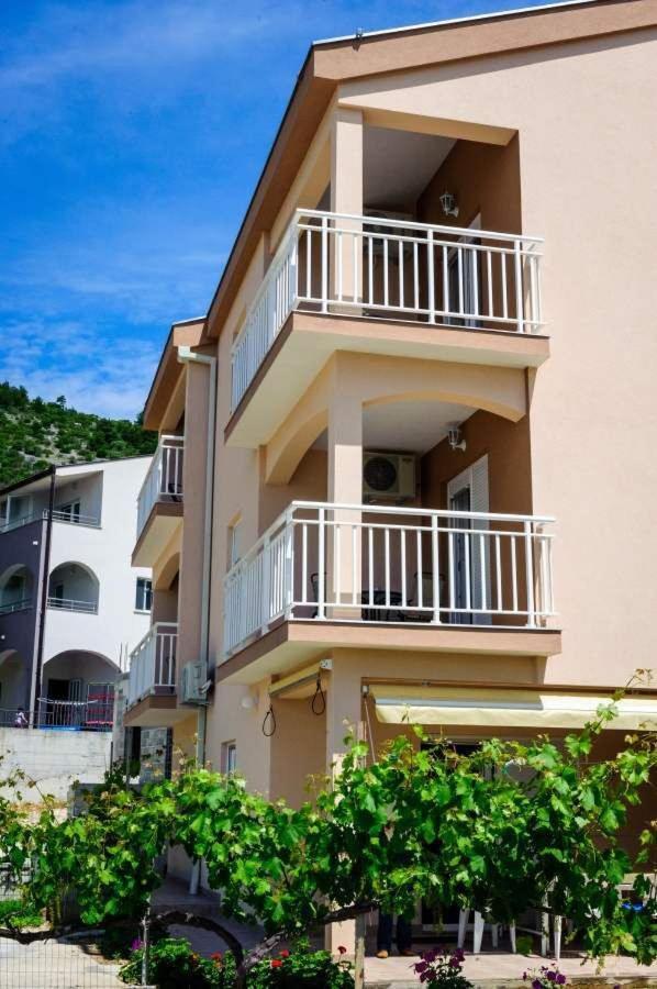 דובה Apartments Ljuba מראה חיצוני תמונה